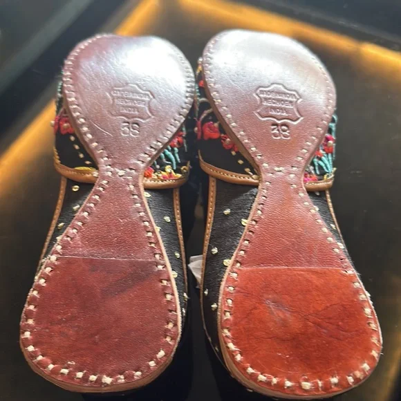 NWT Gorgeous Hand made Pure Leather Mojaris with beautiful embroidery! Size 38 - Picture 6 of 14
